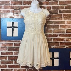 Women’s cream dress size 0 Hollister